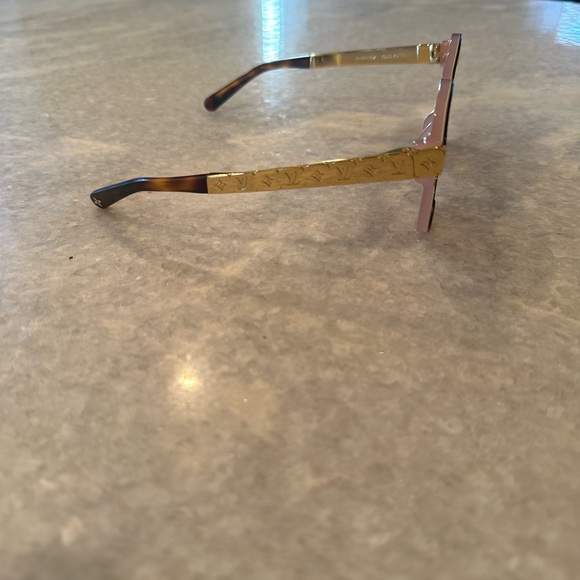 Louis Vuitton Tortoise Shell Sunglasses with Gold Accents - Picture 4 of 11